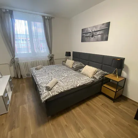 Cerna Ruze - 3 Apartment