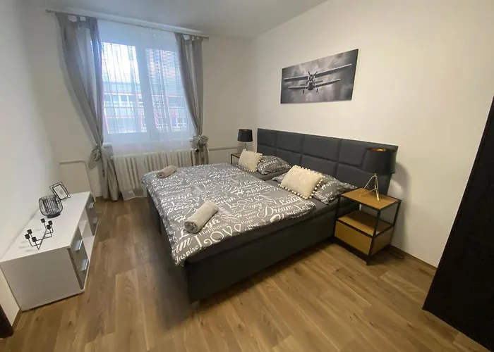 Cerna Ruze - 3 Apartment